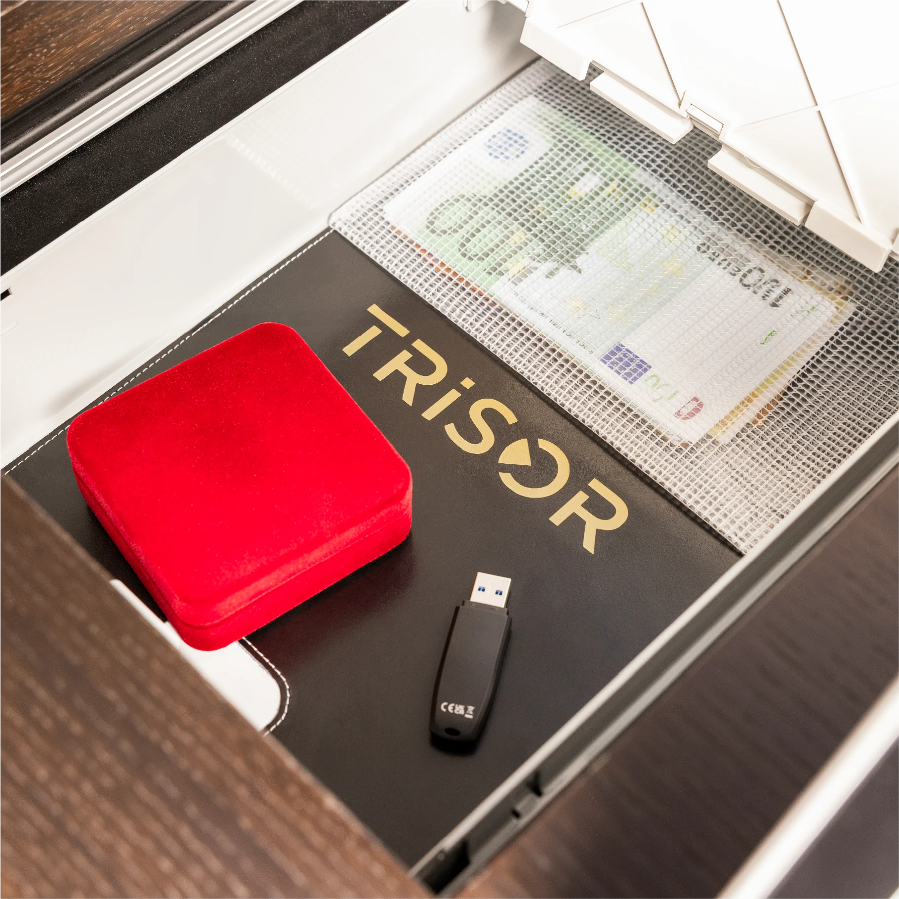 Safe deposit box with valuables